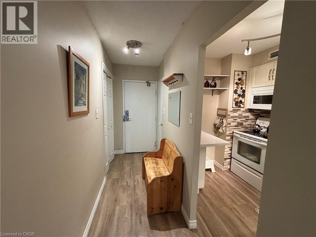 975 Warwick Court Unit# 205, Burlington, Ontario  L7T 3Z7 - Photo 3 - 40859173