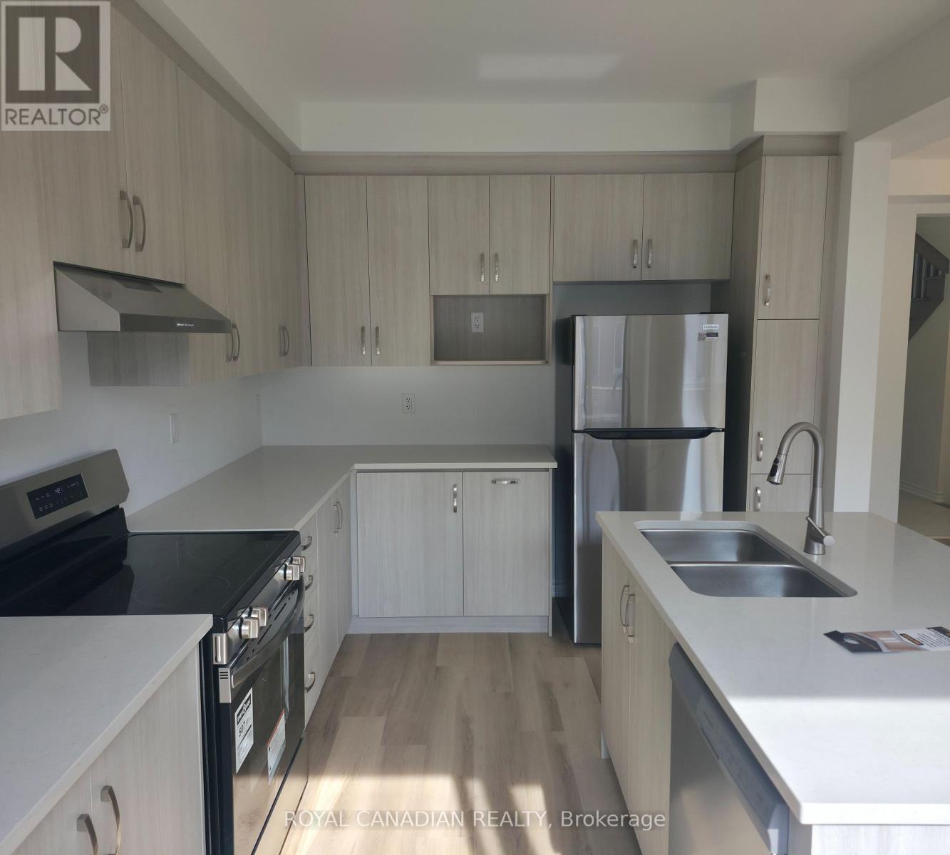 123 Vinewood Crescent, Barrie, Ontario  L9J 1B5 - Photo 11 - S13644694