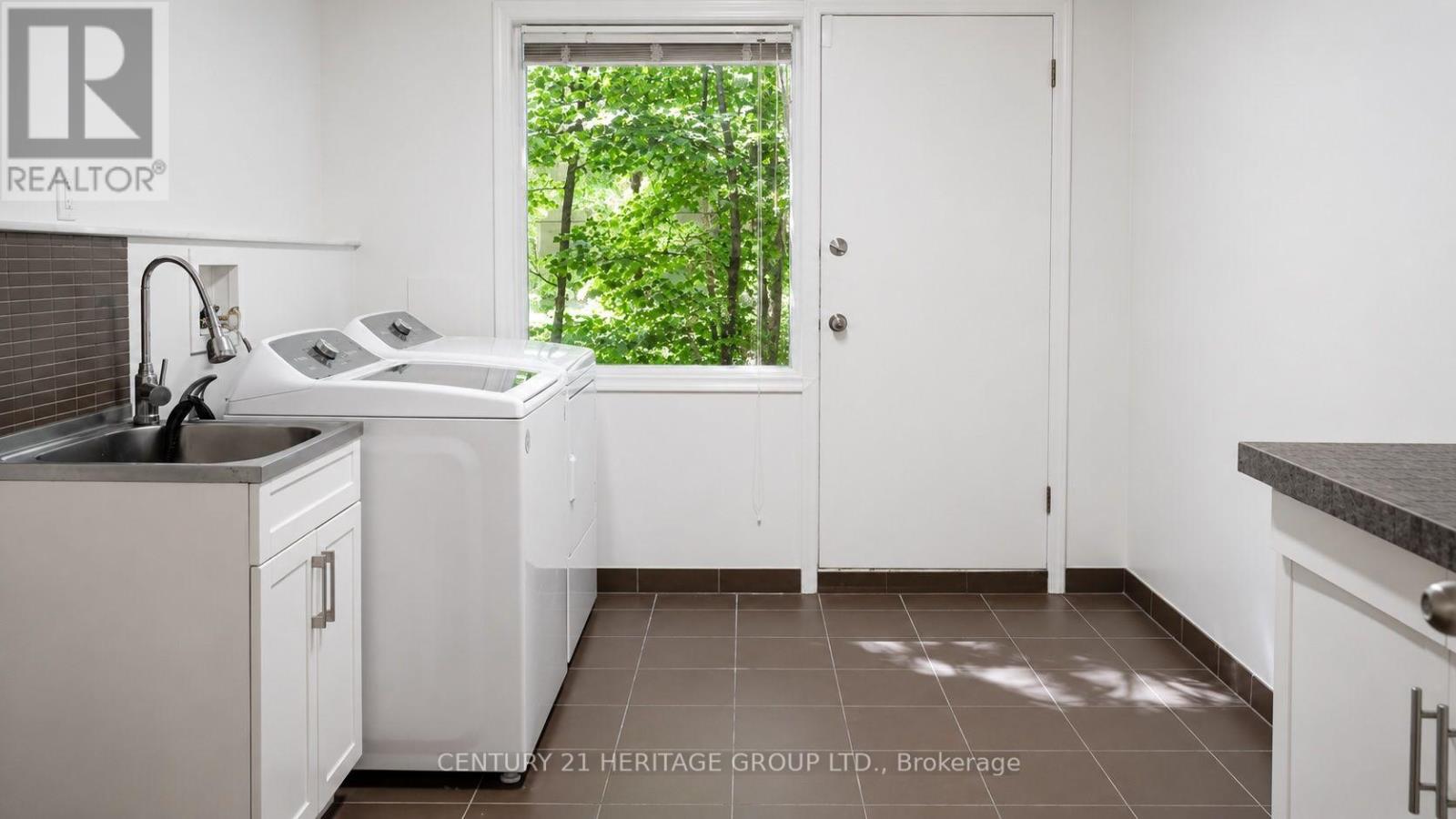 Bsmt - 17 Hi Mount Drive, Toronto, Ontario  M2K 1X3 - Photo 16 - C13724386
