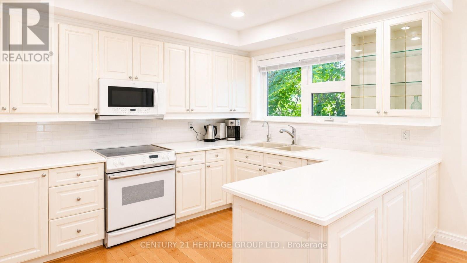 Main - 17 Hi Mount Drive, Toronto, Ontario  M2K 1X3 - Photo 10 - C13724392