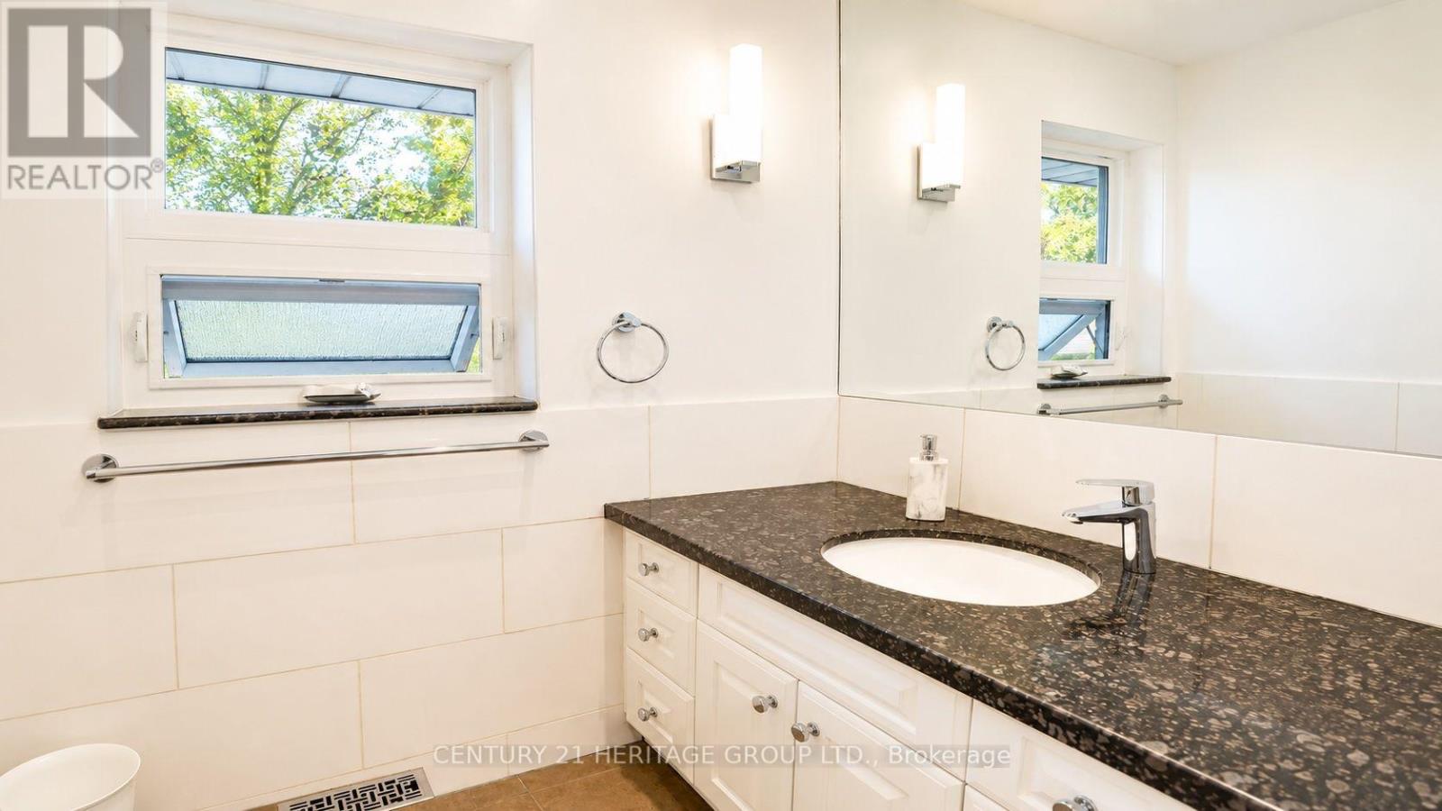 Main - 17 Hi Mount Drive, Toronto, Ontario  M2K 1X3 - Photo 20 - C13724392