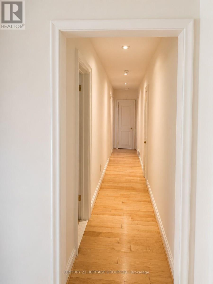 Main - 17 Hi Mount Drive, Toronto, Ontario  M2K 1X3 - Photo 13 - C13724392