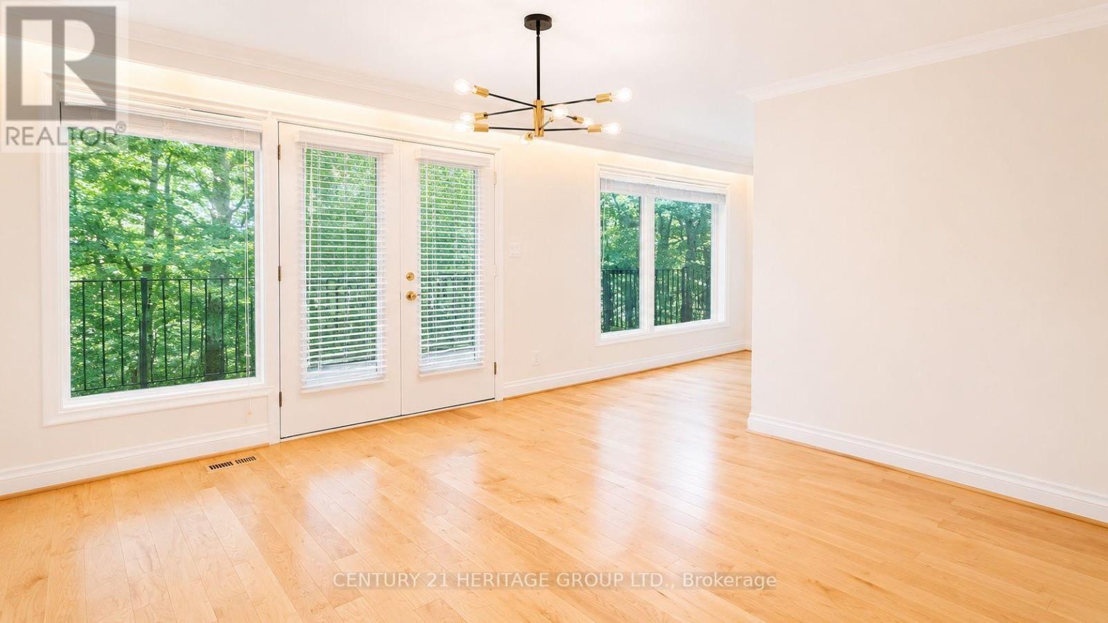 Main - 17 Hi Mount Drive, Toronto, Ontario  M2K 1X3 - Photo 6 - C13724392