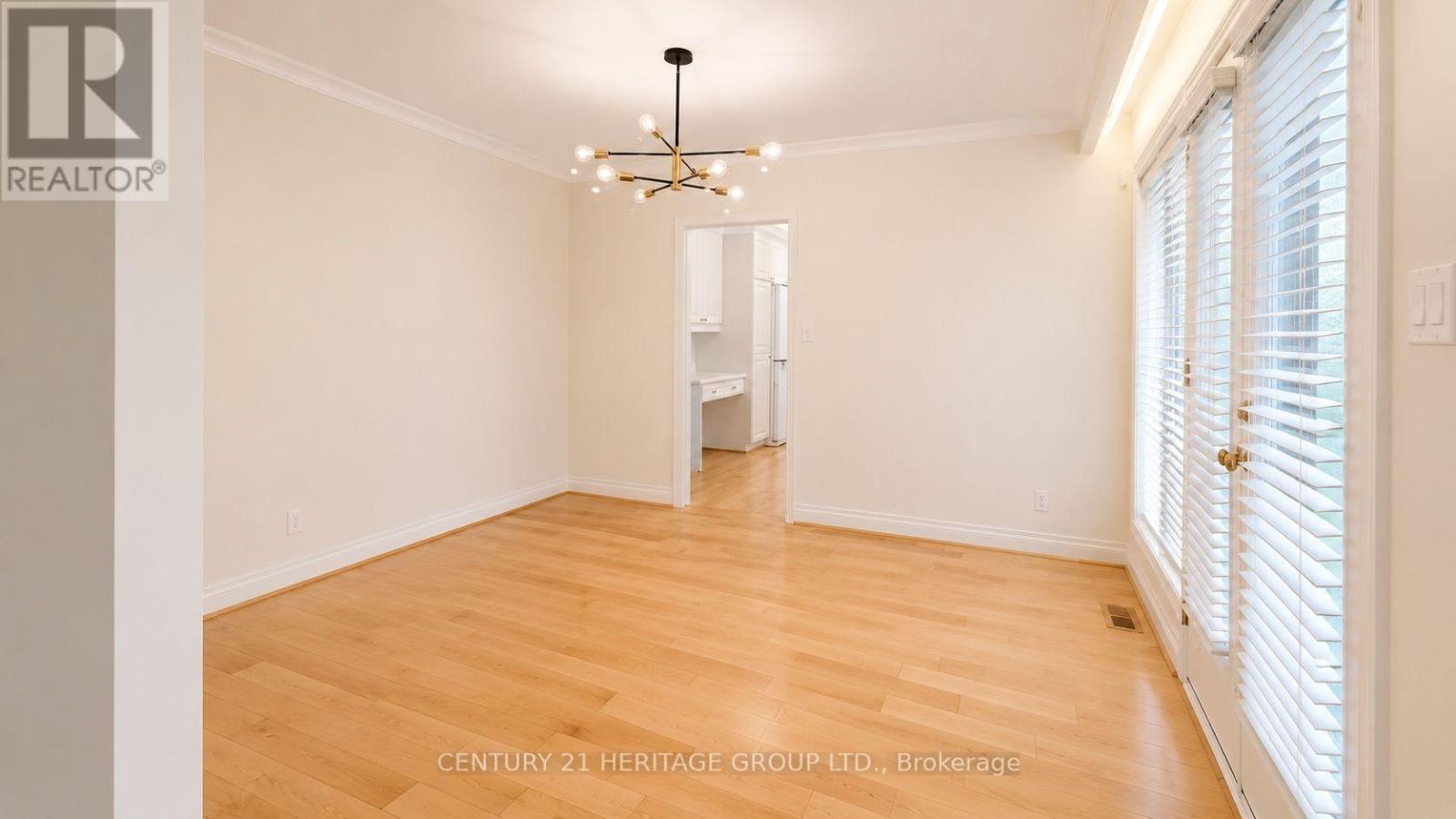 Main - 17 Hi Mount Drive, Toronto, Ontario  M2K 1X3 - Photo 8 - C13724392
