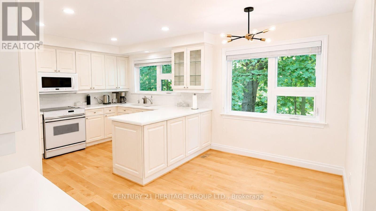 Main - 17 Hi Mount Drive, Toronto, Ontario  M2K 1X3 - Photo 9 - C13724392