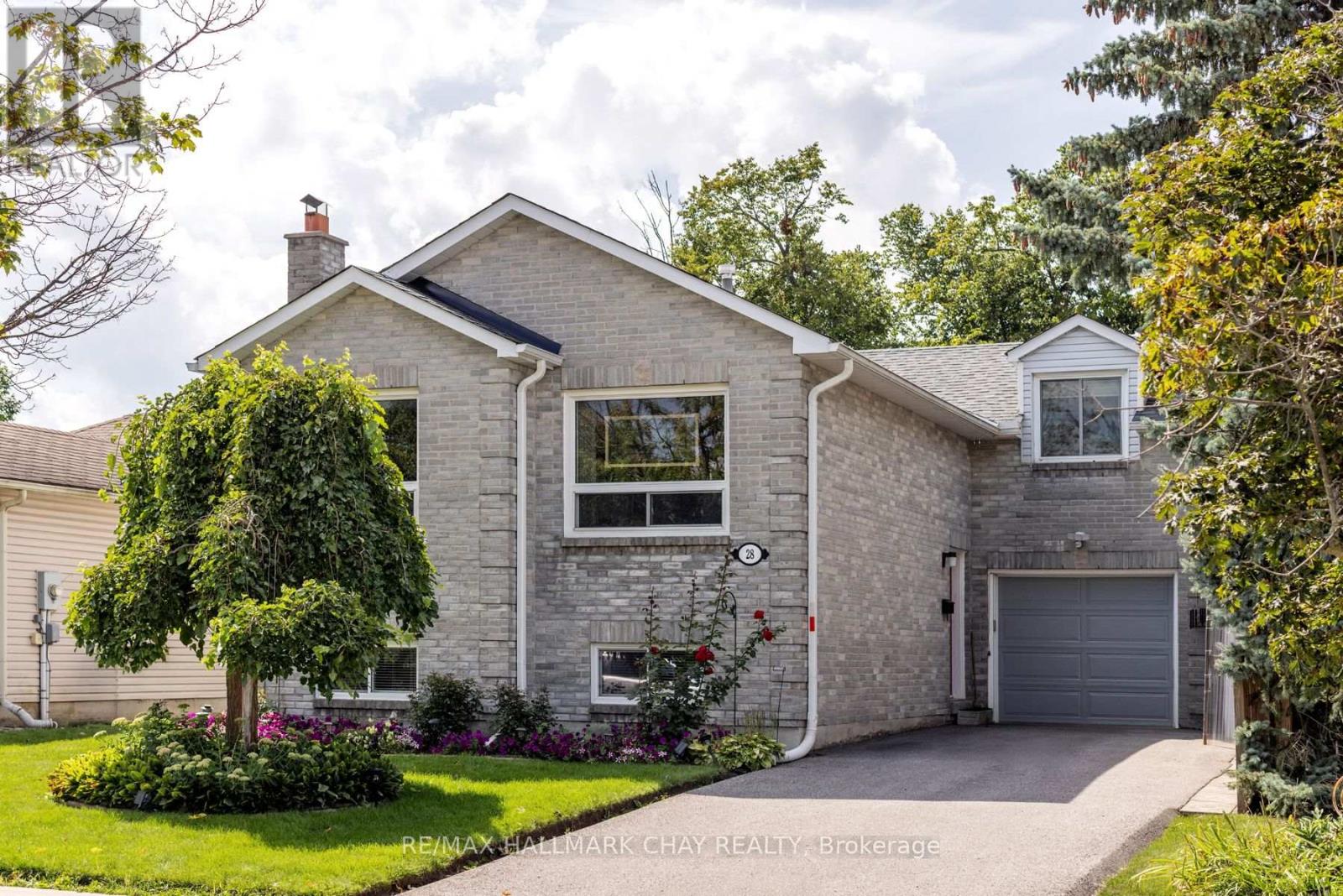28 PAE DRIVE, Barrie, Ontario