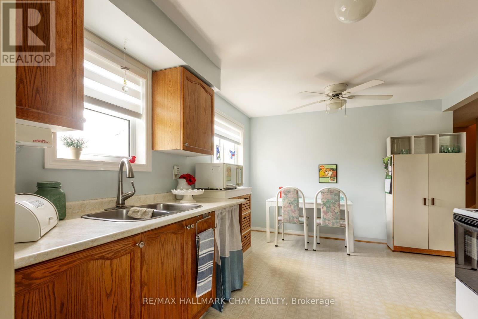 28 Pae Drive, Barrie, Ontario  L4N 7N7 - Photo 7 - S13725880