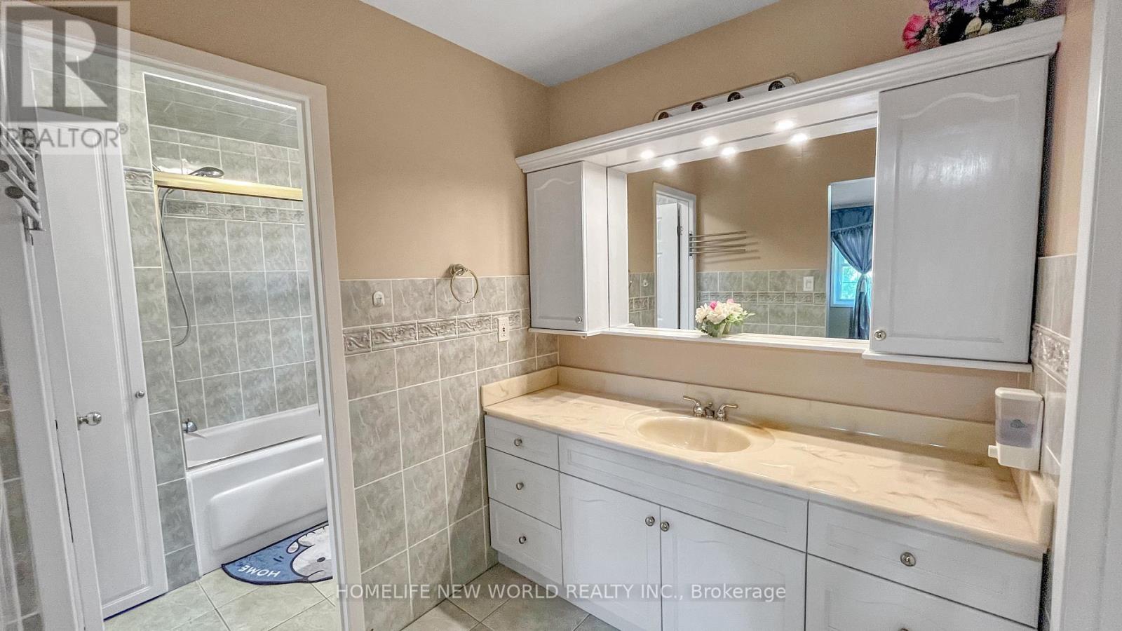 14 Madrid Crescent, Brampton, Ontario  L6S 2X4 - Photo 33 - W13678524