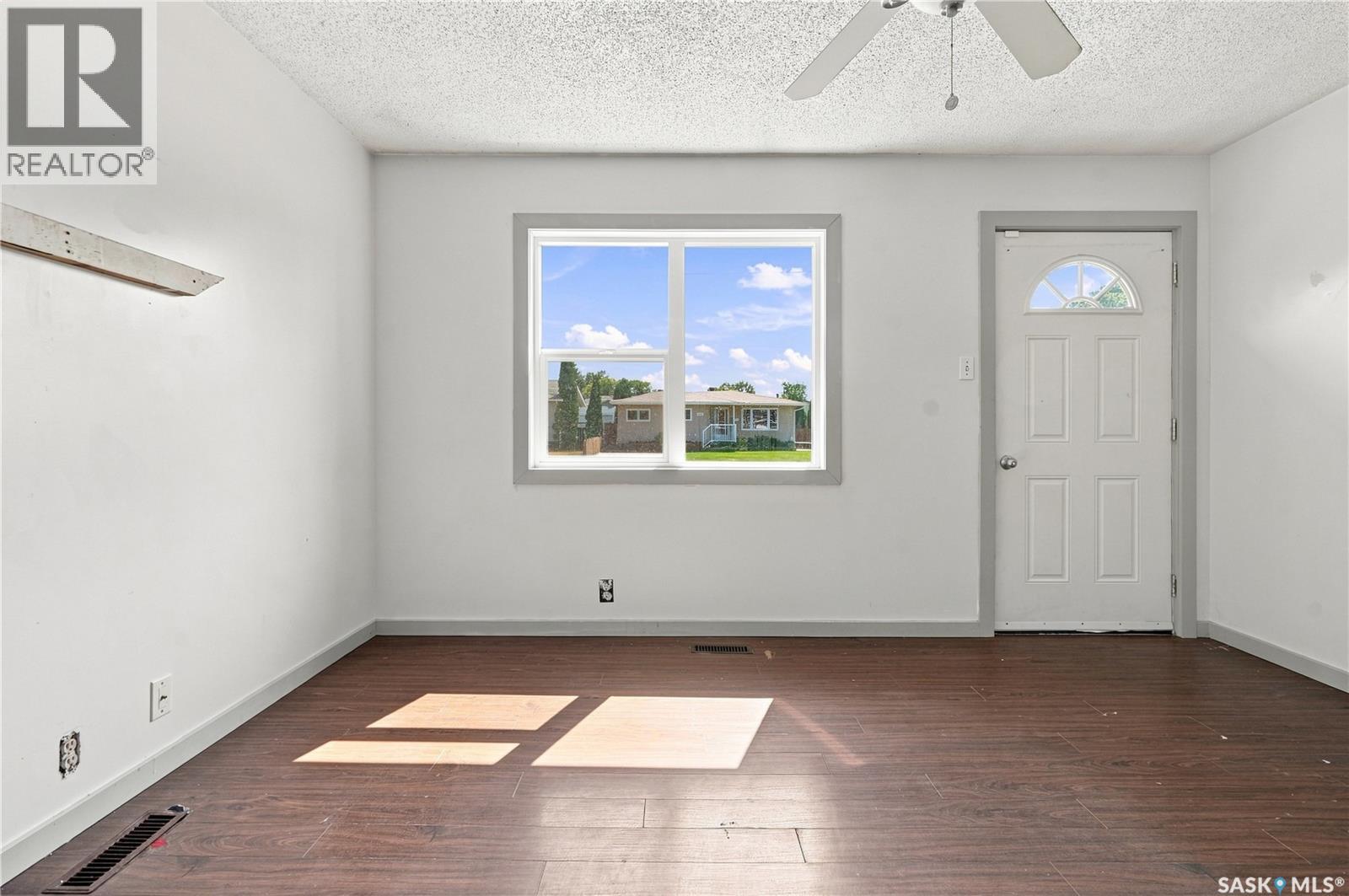 1014 Hastings Street, Moose Jaw, Saskatchewan  S6H 5R8 - Photo 7 - SK046773