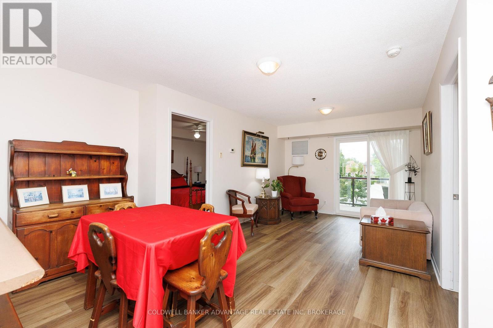 1208 - 330 Prince Charles Drive S, Welland, Ontario  L3C 7B3 - Photo 4 - X13559442