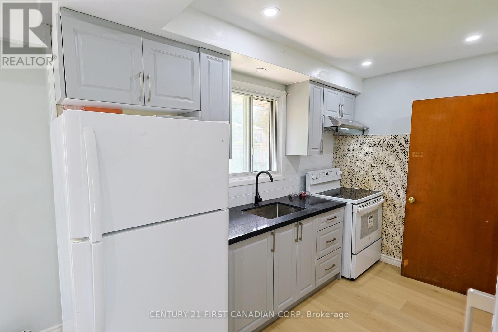 Upper - 268 Burlington Crescent, London South, Ontario  N5Z 3G5 - Photo 27 - X13677550