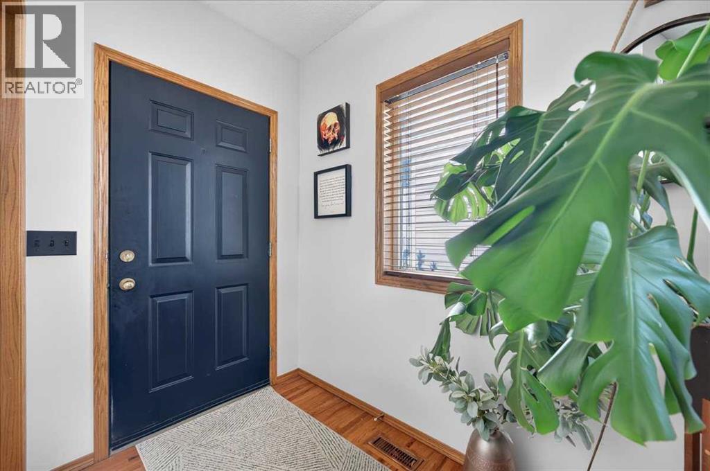 30 Sierra Nevada Way SW, Calgary, Alberta  T3H 3M6 - Photo 4 - A2339032