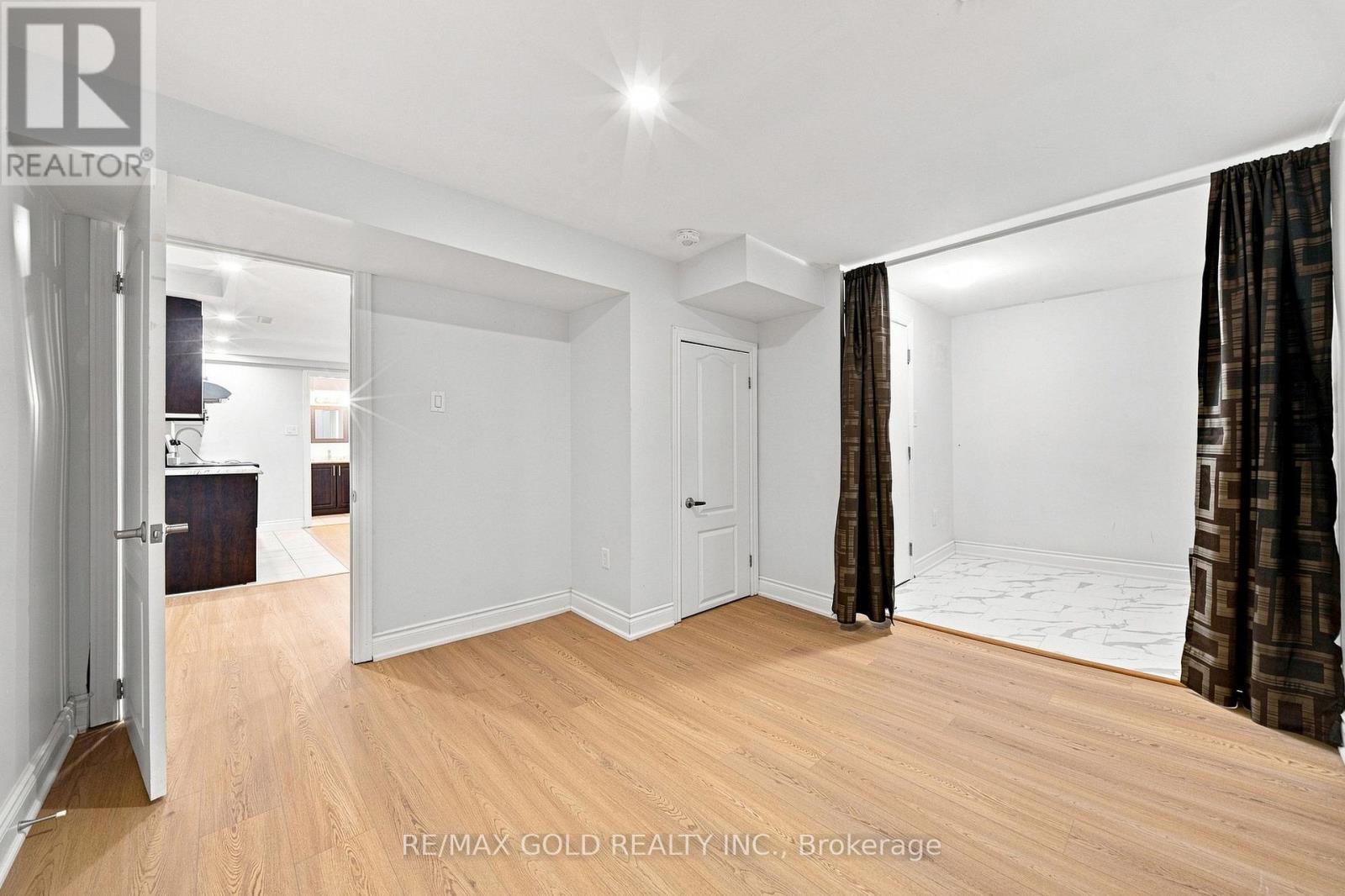 391 Assiniboine Trail, Mississauga, Ontario  L5R 2E6 - Photo 32 - W13724232