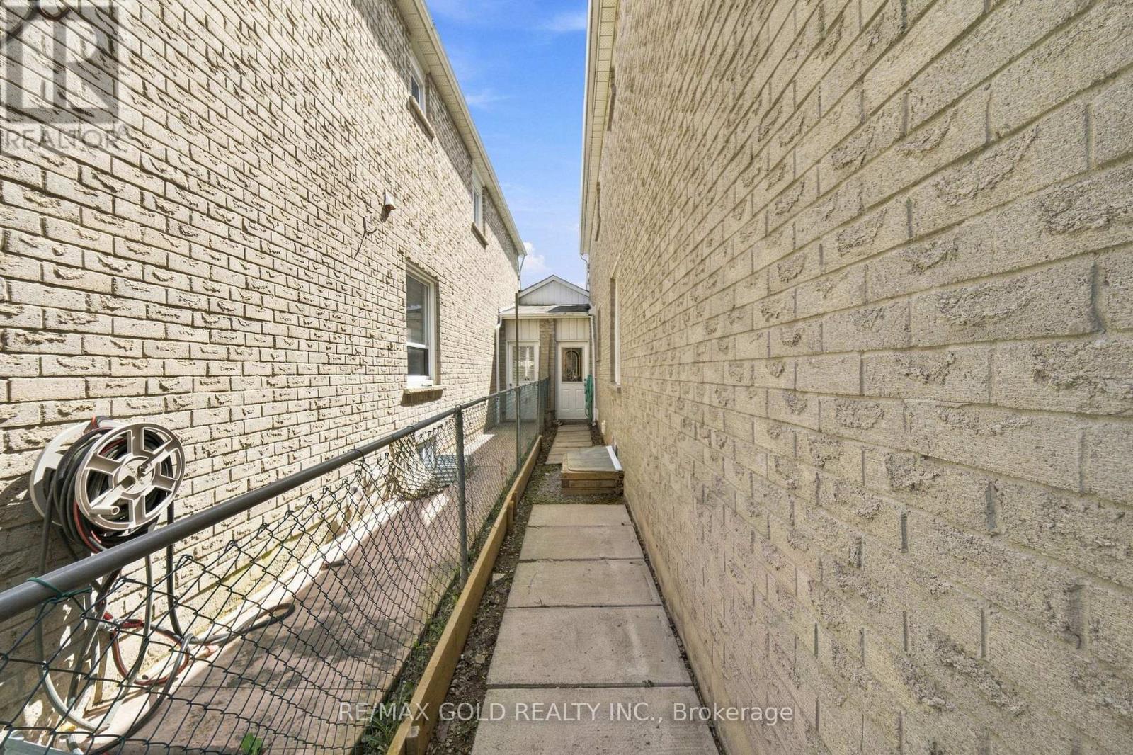391 Assiniboine Trail, Mississauga, Ontario  L5R 2E6 - Photo 37 - W13724232