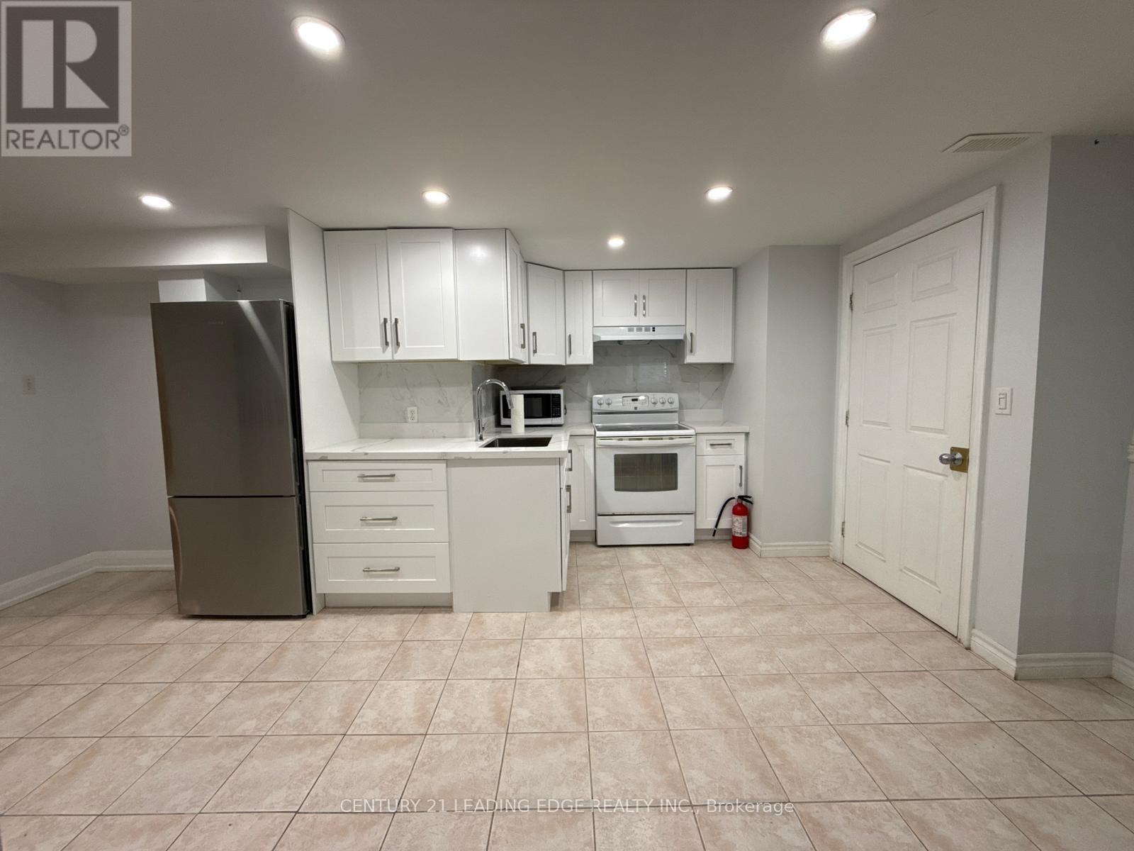 Lower - 753 Glenforest Street, Oshawa, Ontario  L1J 5E9 - Photo 2 - E13725944
