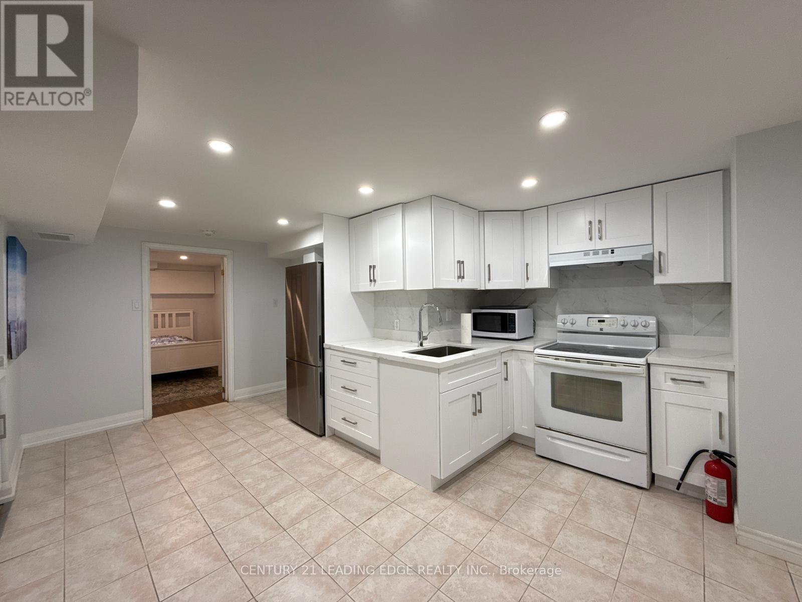 Lower - 753 Glenforest Street, Oshawa, Ontario  L1J 5E9 - Photo 3 - E13725944