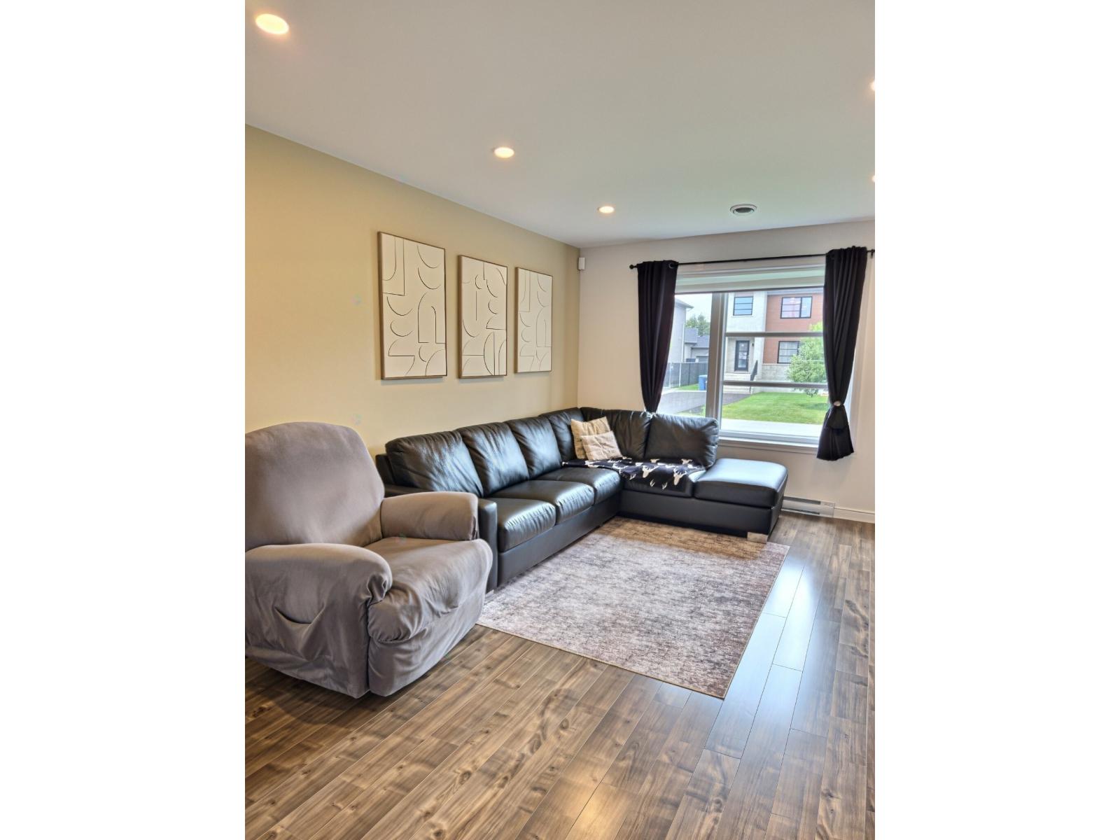 20 Av. des Pins Salaberry-de-Valleyfield Quebec Canada J6T0E9 3