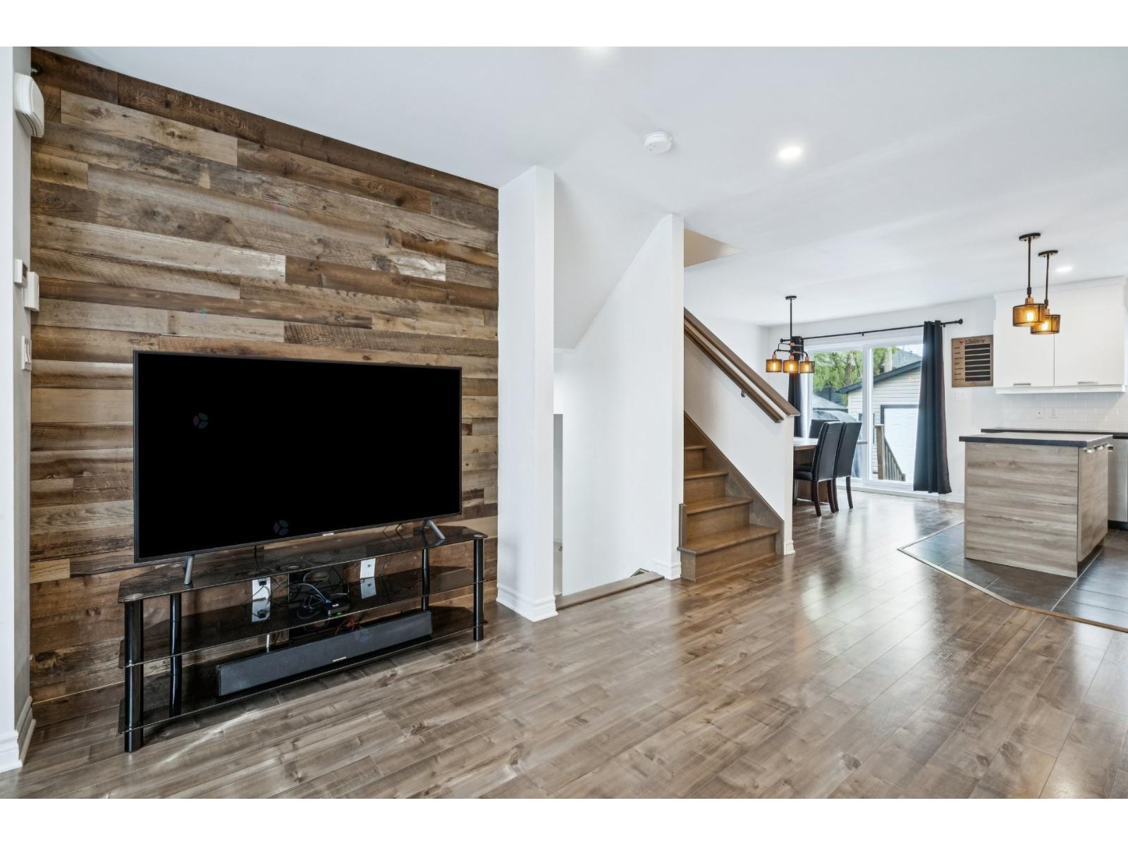 20 Av. des Pins Salaberry-de-Valleyfield Quebec Canada J6T0E9 4