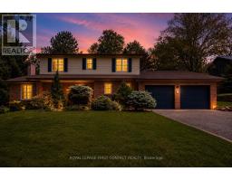 11 FORESTWOOD LANE, Barrie, Ontario