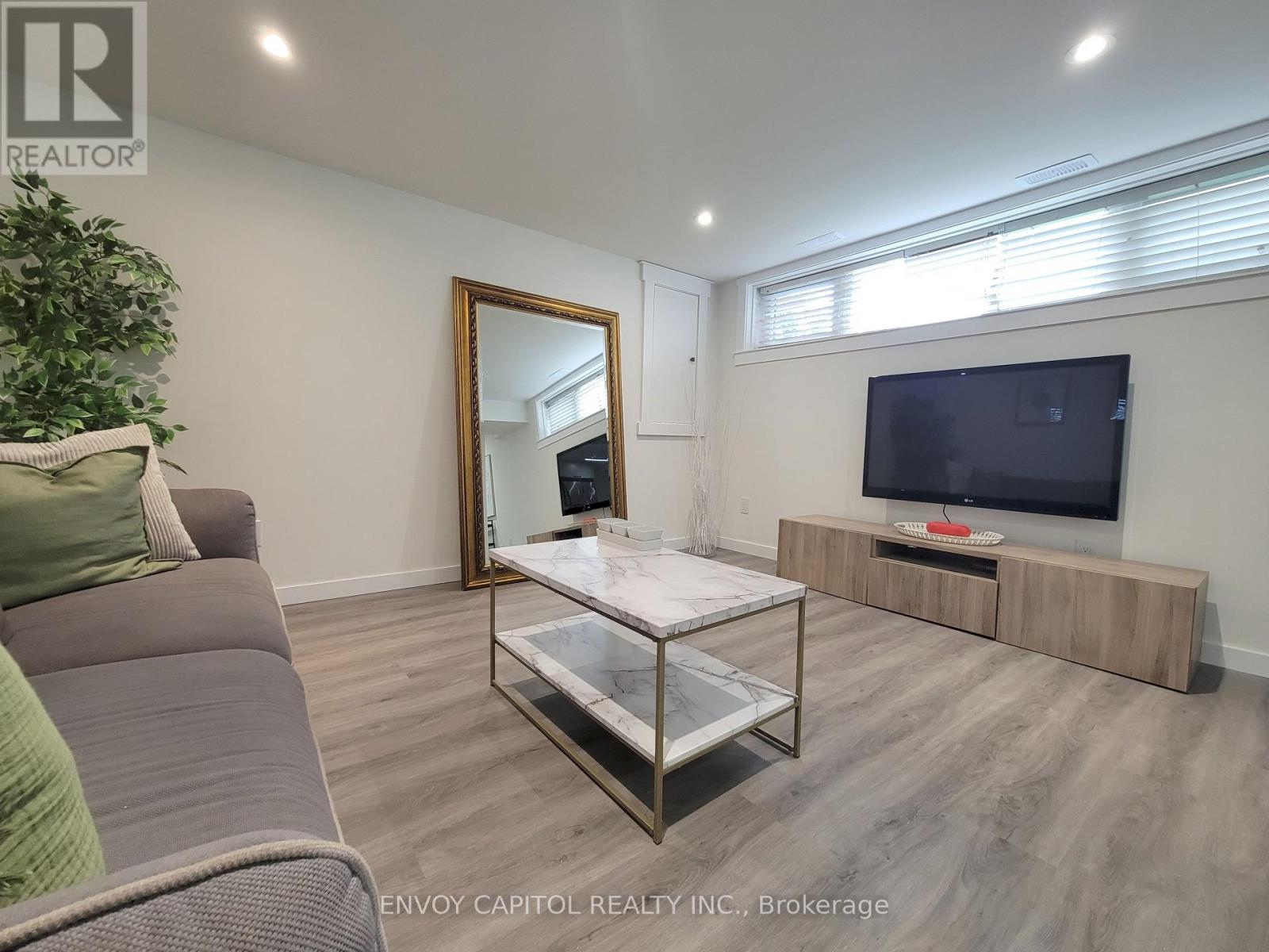 22 Bilardi Court, Hamilton, Ontario  L8H 3G3 - Photo 16 - X13725952