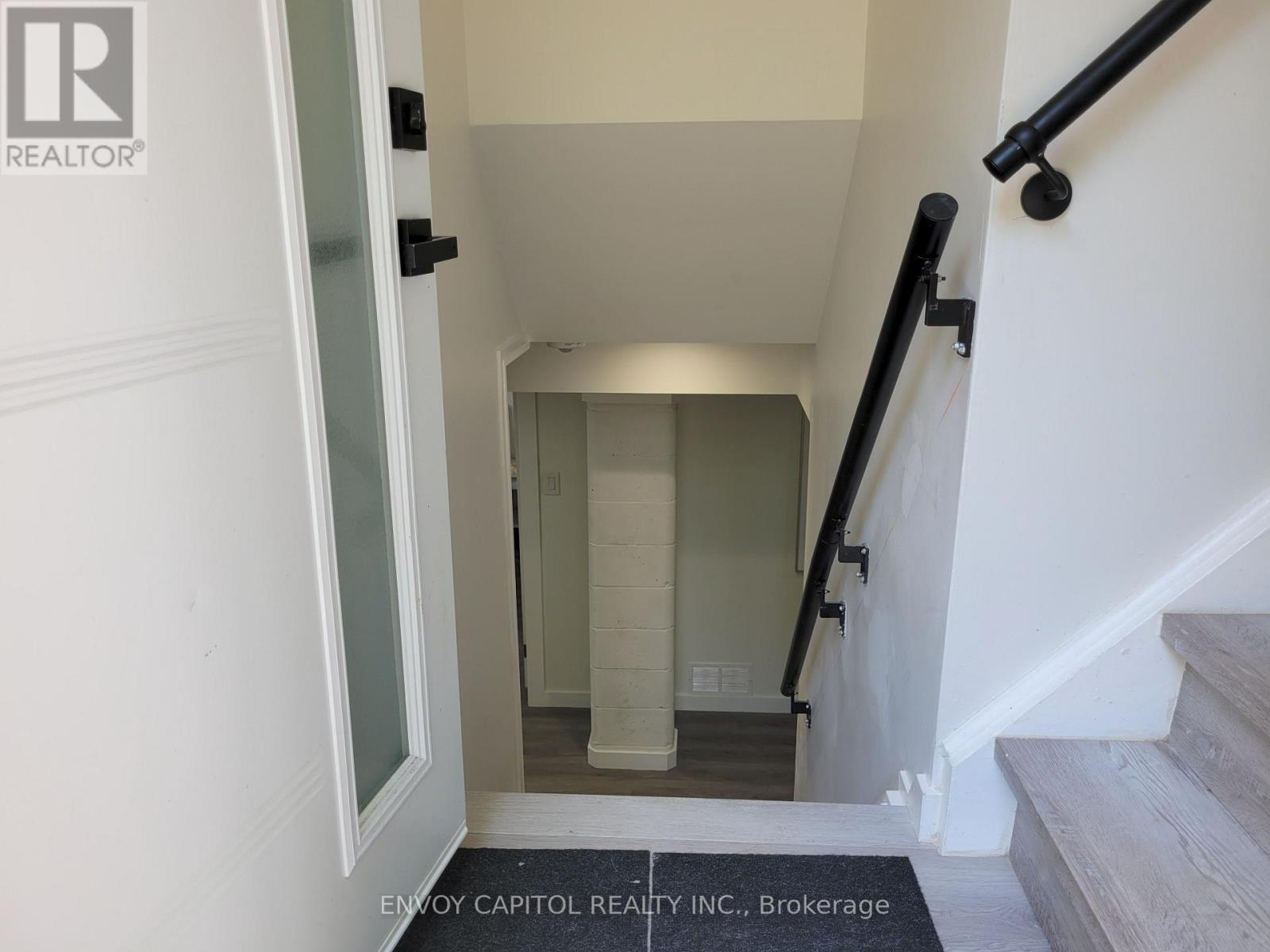 22 Bilardi Court, Hamilton, Ontario  L8H 3G3 - Photo 2 - X13725952
