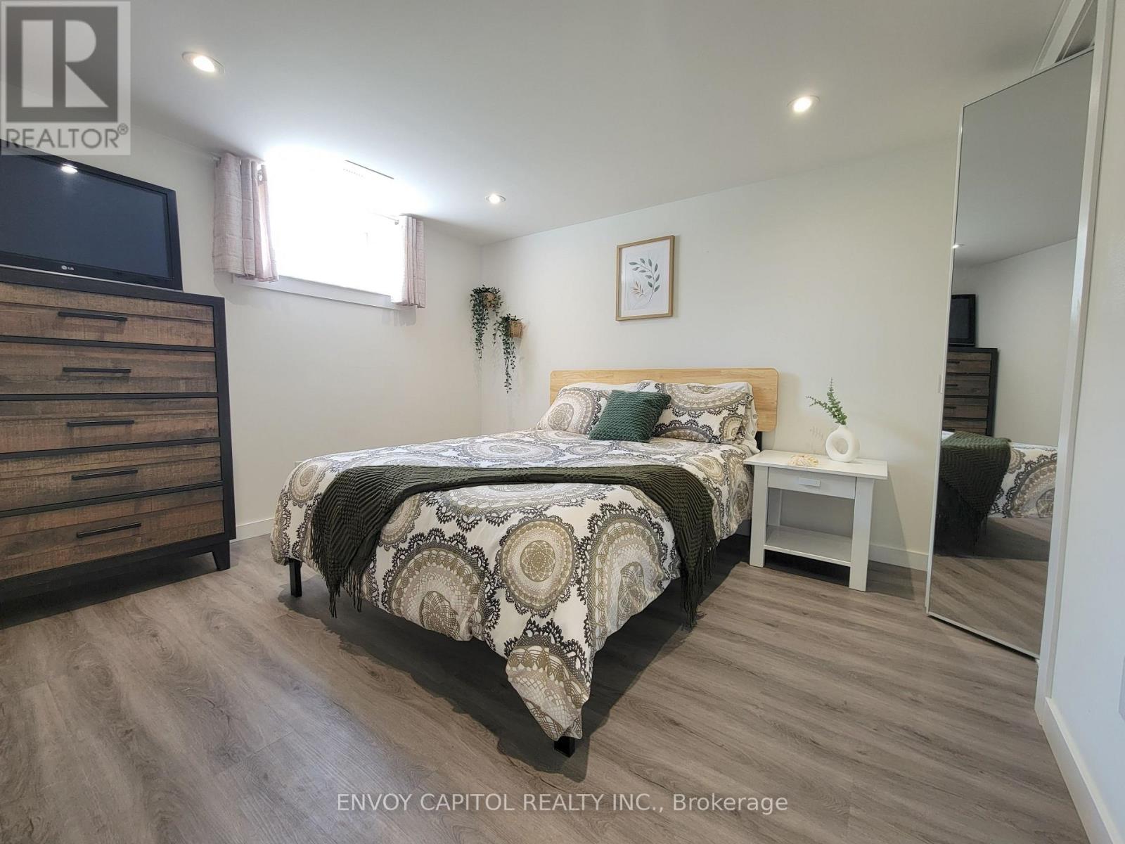 22 Bilardi Court, Hamilton, Ontario  L8H 3G3 - Photo 6 - X13725952