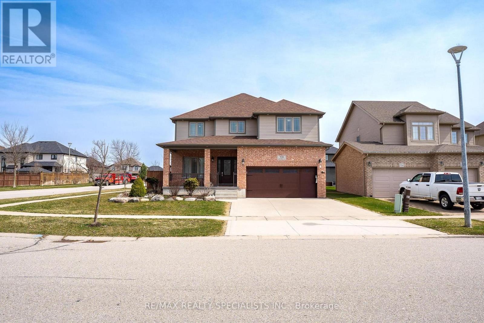 708 Spitfire Street, Woodstock, Ontario  N4T 0B1 - Photo 2 - X13725956