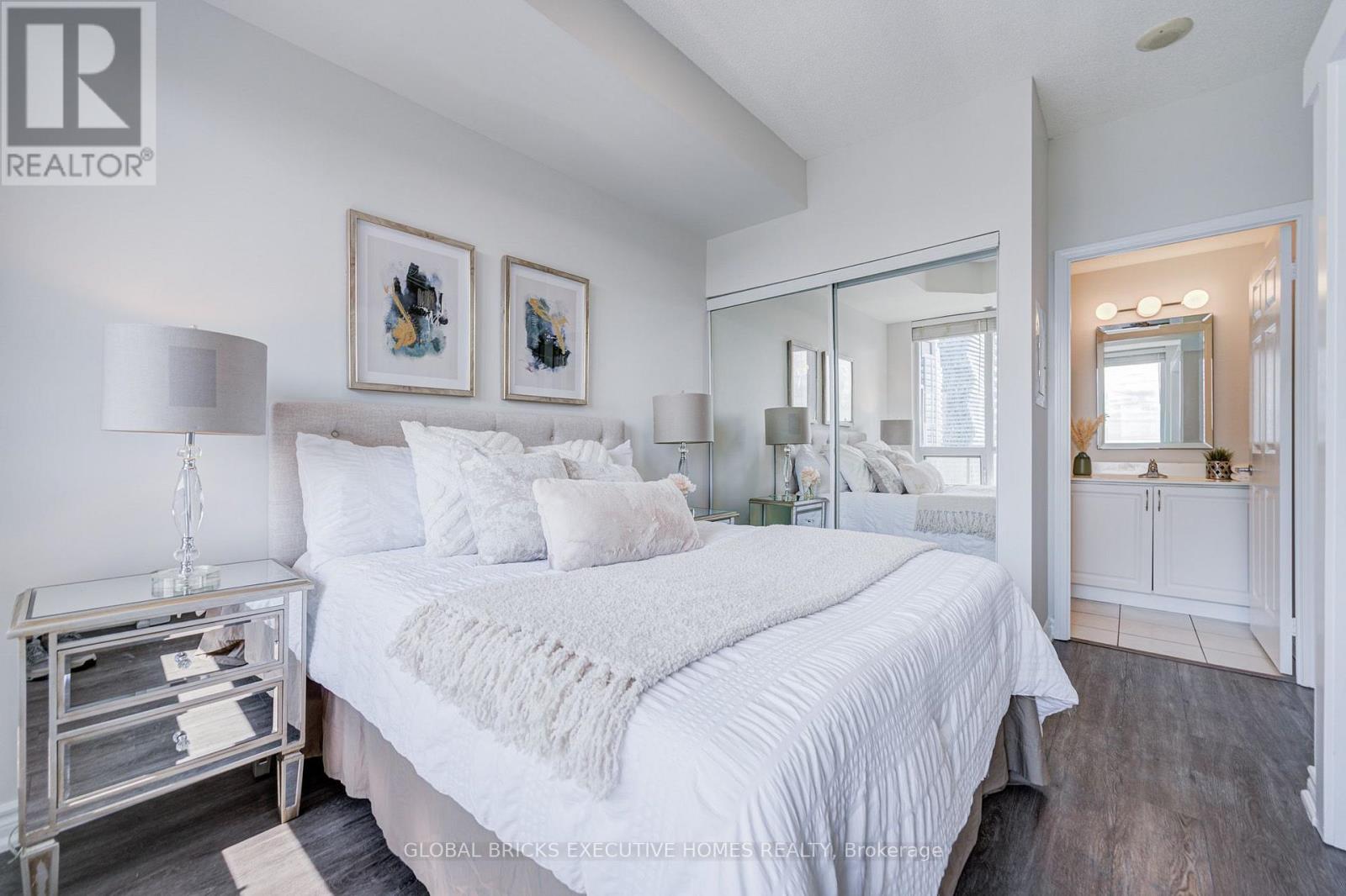 2911 - 388 Prince Of Wales Drive, Mississauga, Ontario  L5B 0A1 - Photo 17 - W13725974