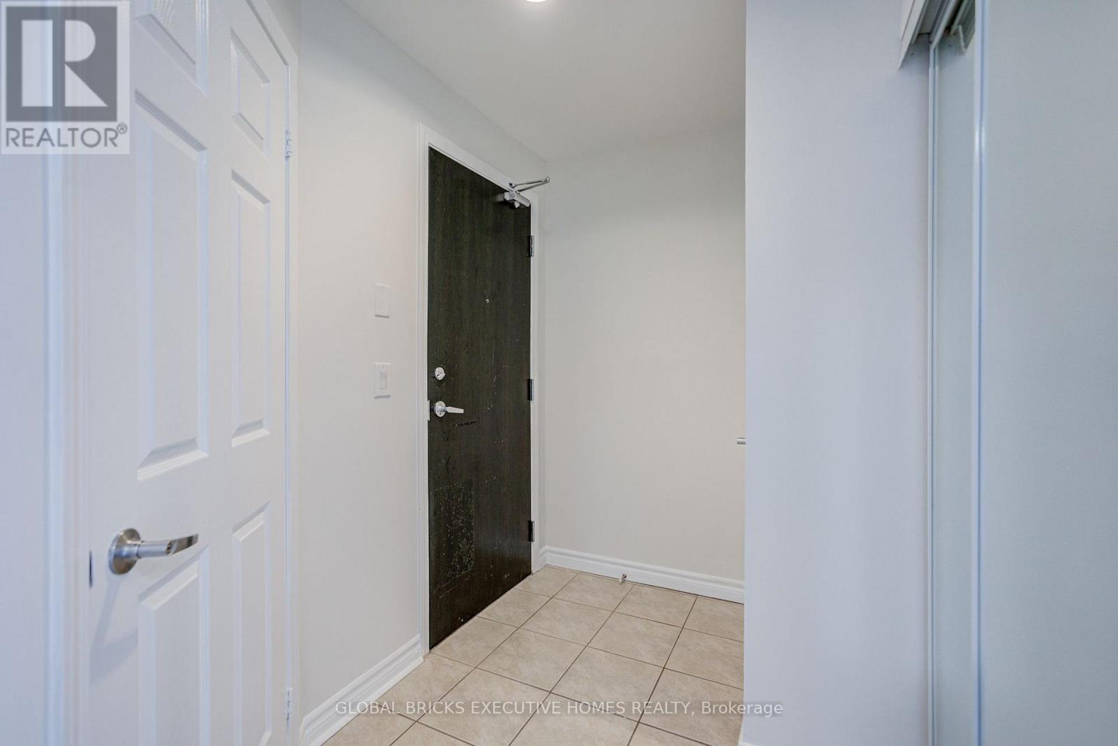 2911 - 388 Prince Of Wales Drive, Mississauga, Ontario  L5B 0A1 - Photo 4 - W13725974