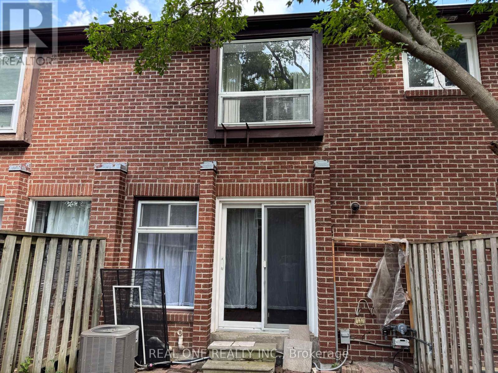 16 - 72 Dusay Place, Toronto, Ontario  M1W 2N2 - Photo 2 - E13725990
