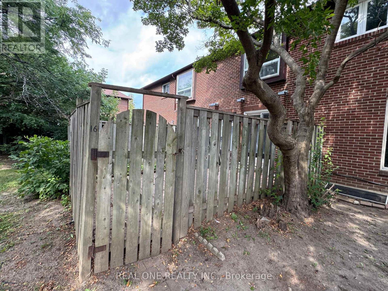 16 - 72 Dusay Place, Toronto, Ontario  M1W 2N2 - Photo 4 - E13725990