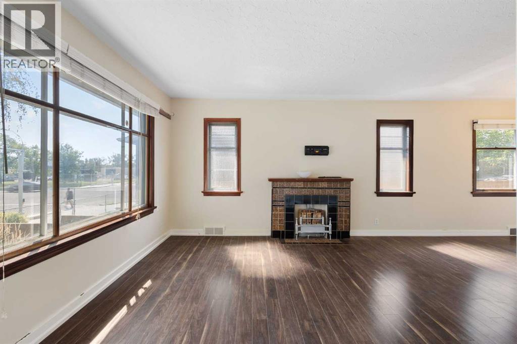1741 24 Street SW, Calgary, Alberta  T3C 1J2 - Photo 4 - A2340592