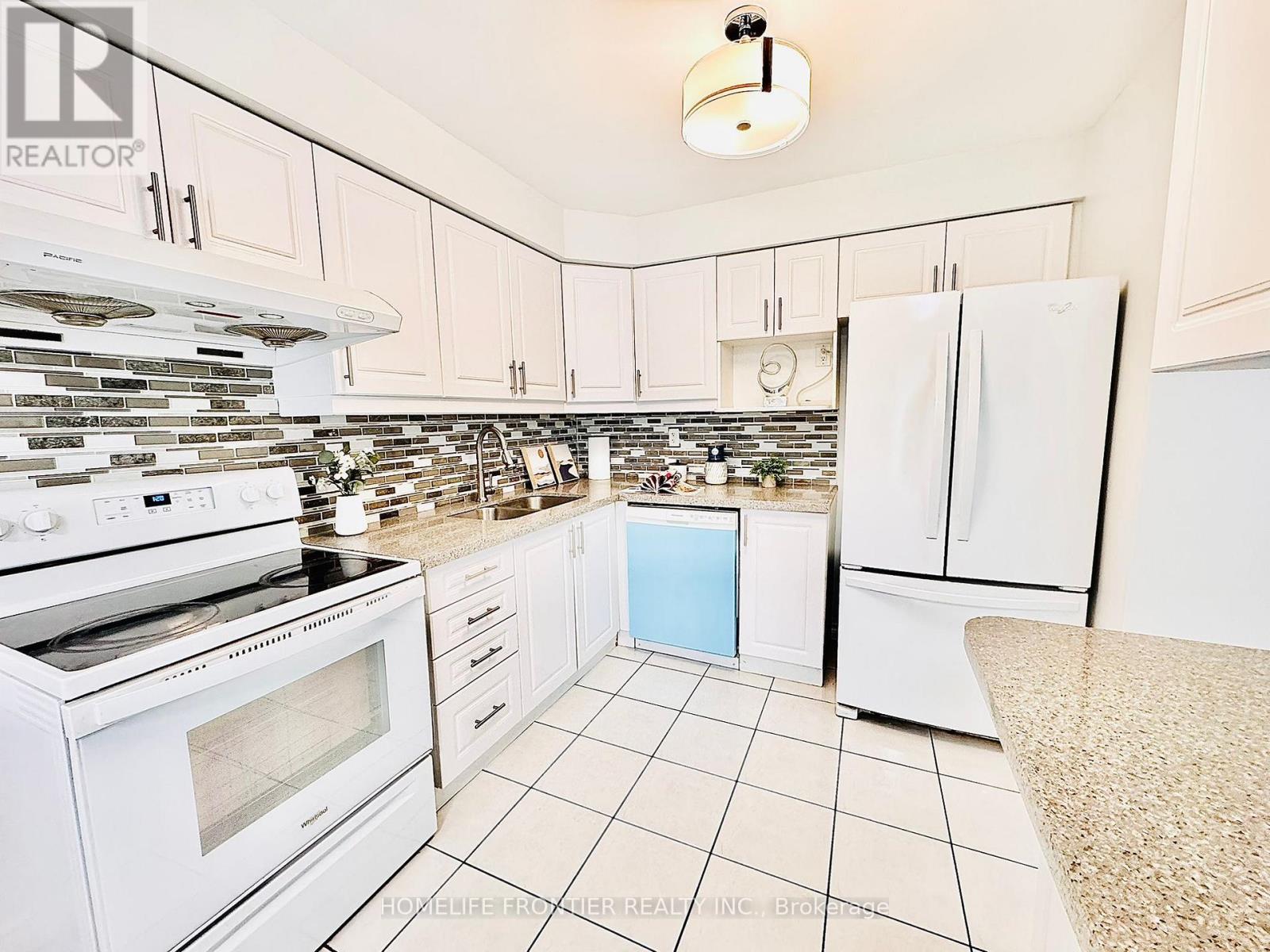 133 Thorny Vine Way E, Toronto, Ontario  M2J 4J4 - Photo 3 - C13726012