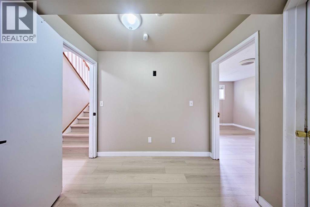 4820 49 Avenue NW, Calgary, Alberta  T3B 1E2 - Photo 40 - A2340597