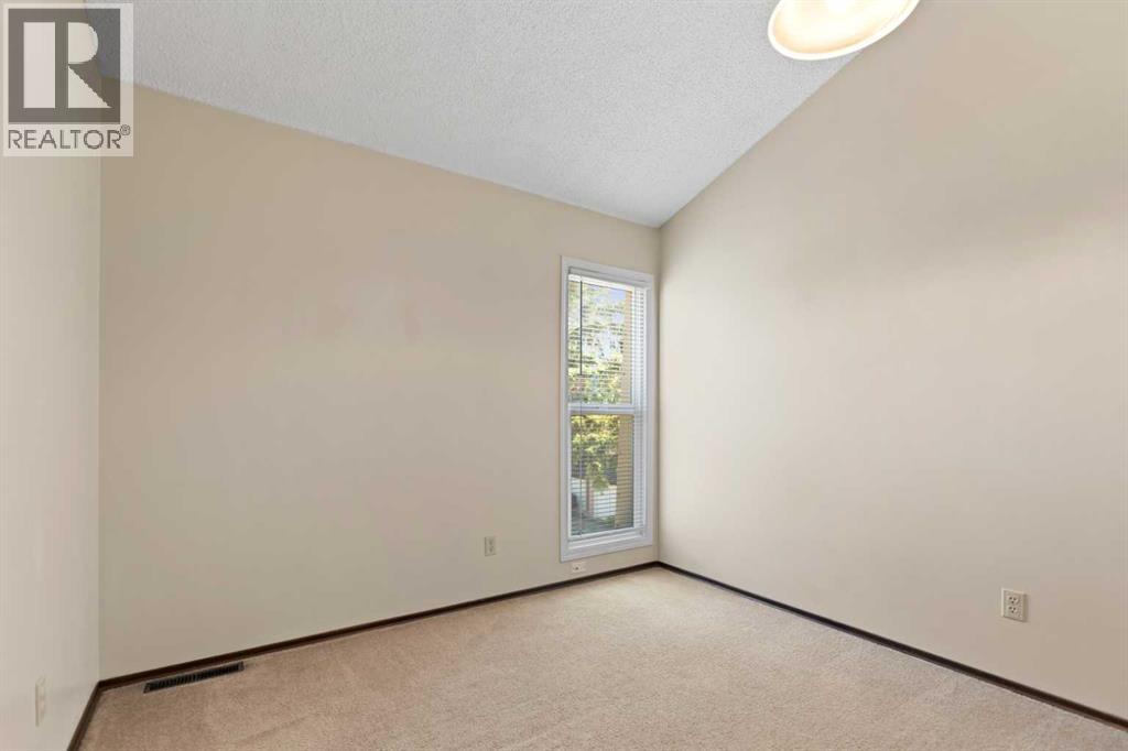 31 Brae Glen Court SW, Calgary, Alberta  T2W 1B6 - Photo 24 - A2340702