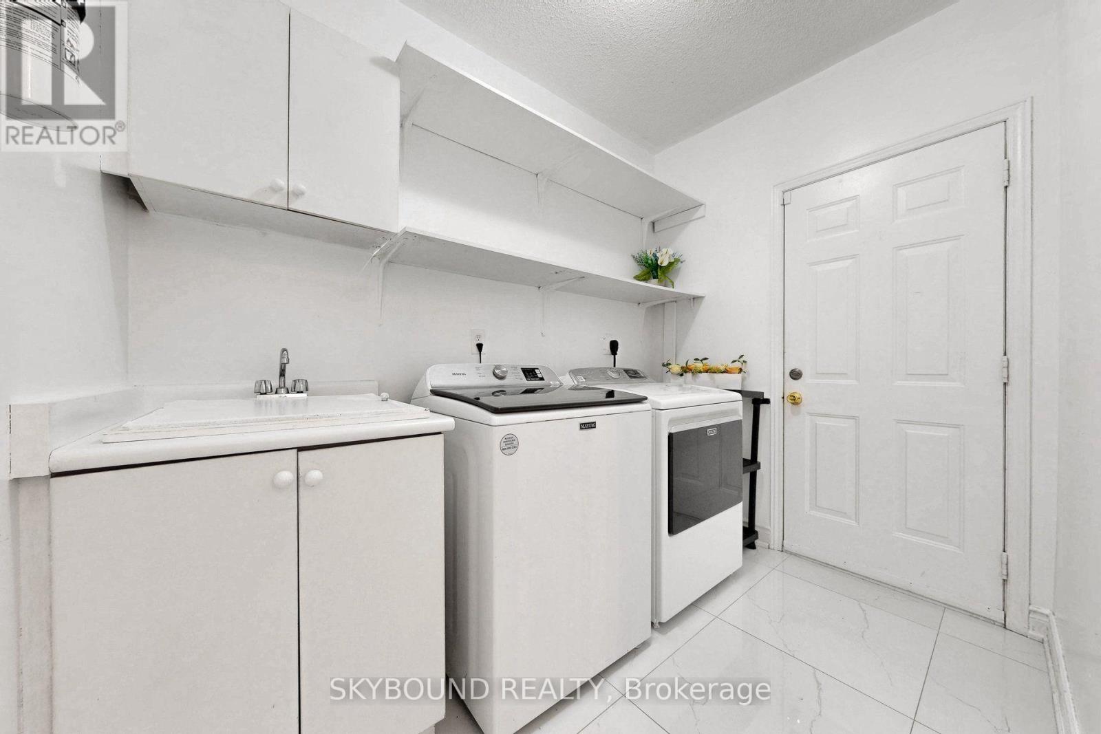 5925 Manzanillo Crescent, Mississauga, Ontario L5M 6Y6 - Photo 10 - W13726092