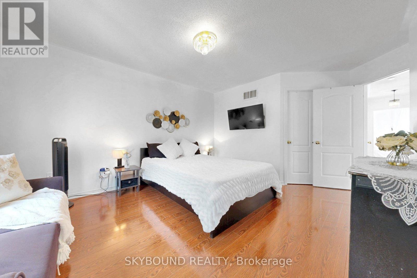 5925 Manzanillo Crescent, Mississauga, Ontario L5M 6Y6 - Photo 22 - W13726092