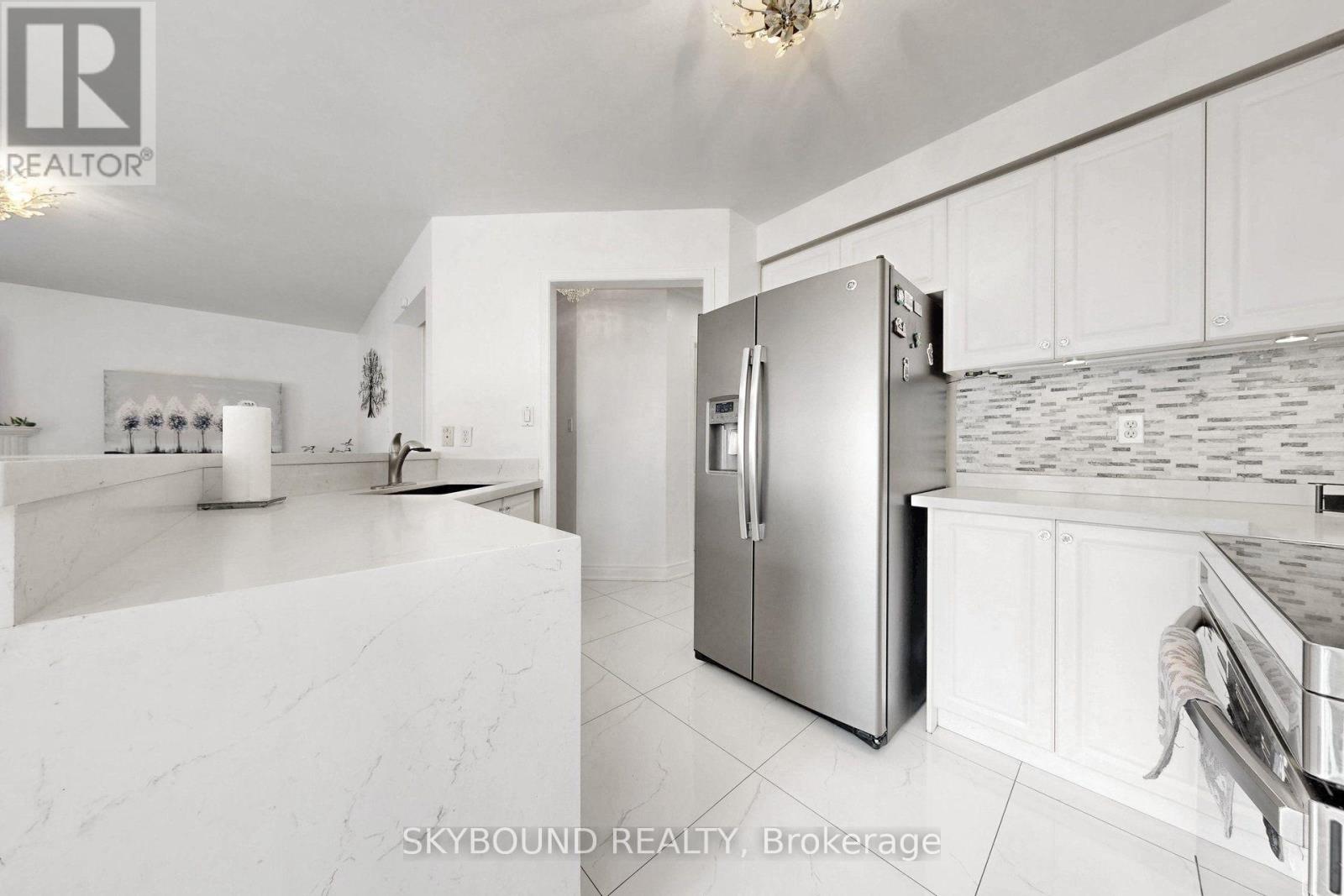 5925 Manzanillo Crescent, Mississauga, Ontario L5M 6Y6 - Photo 13 - W13726092