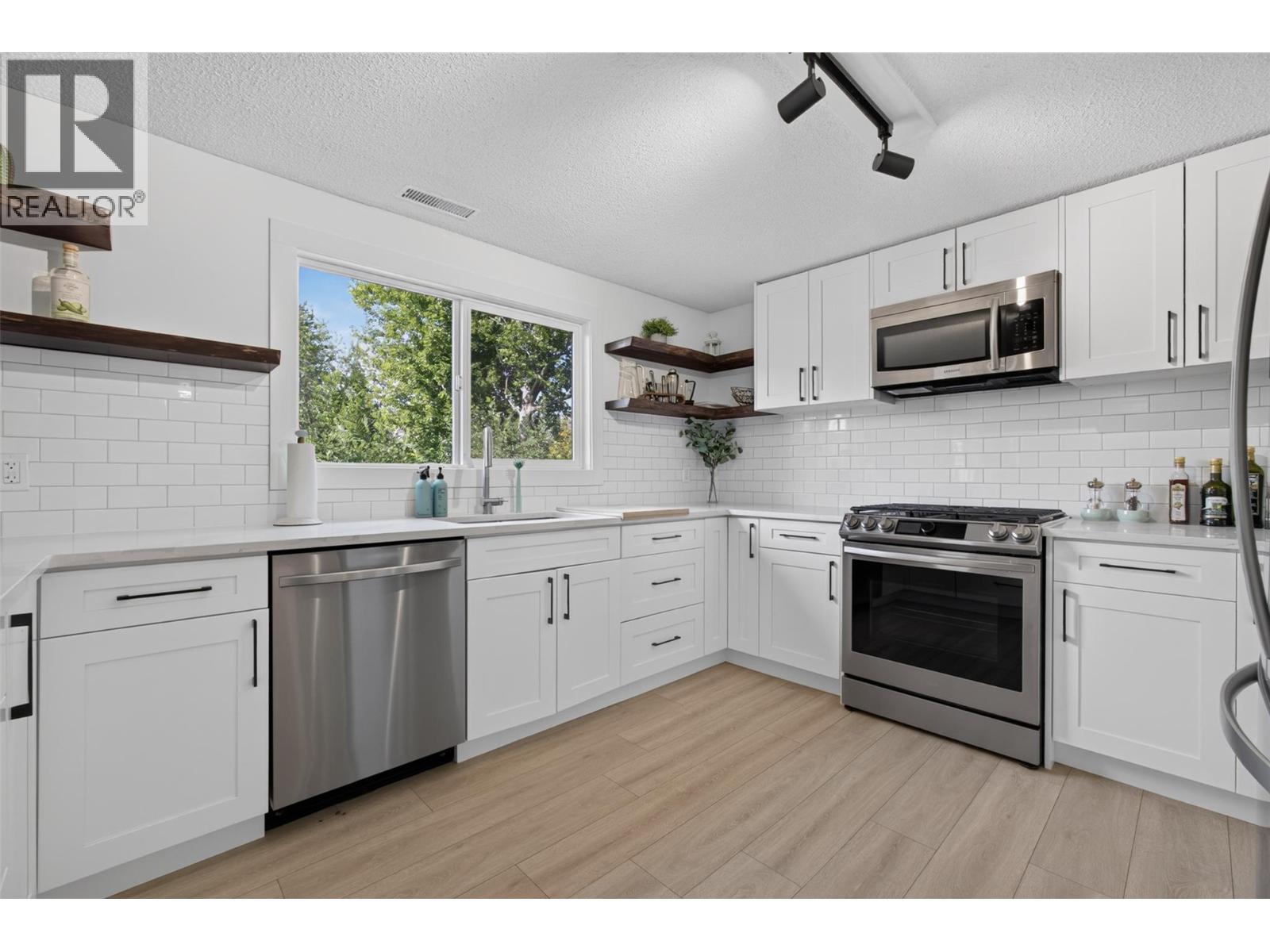 6531 Longacre Drive, Vernon, British Columbia  V1H 1H9 - Photo 24 - 10396241