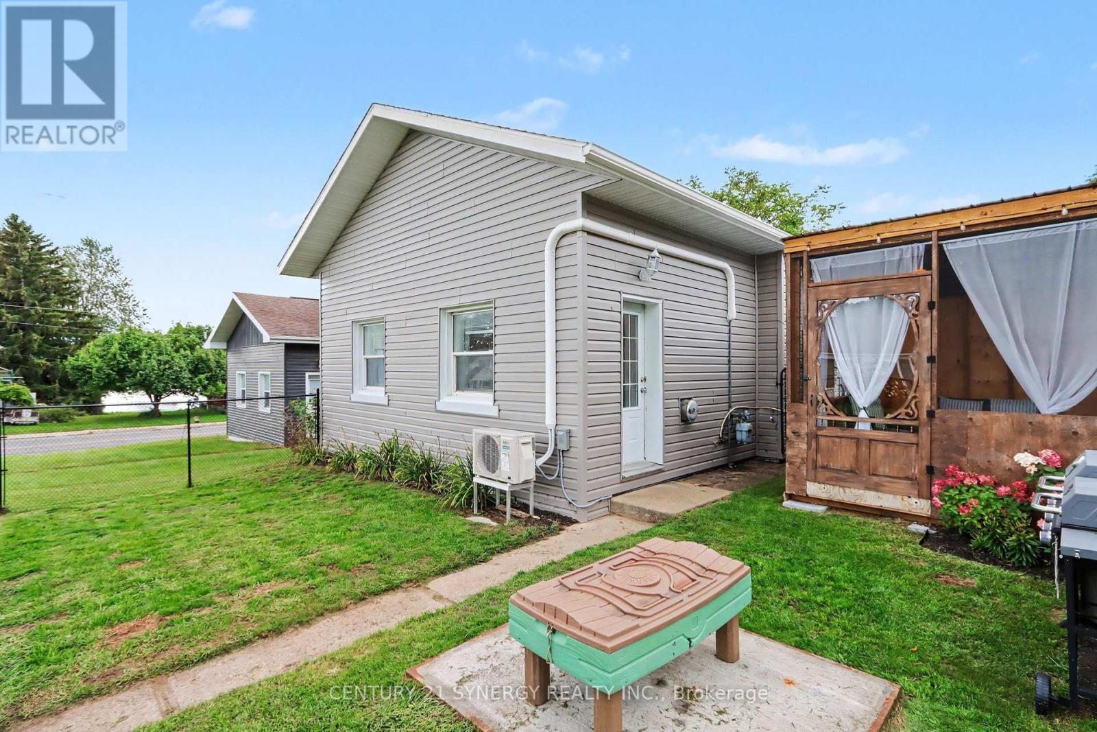 3 Mckenzie Avenue, Smiths Falls, Ontario  K7A 3G4 - Photo 18 - X13726096