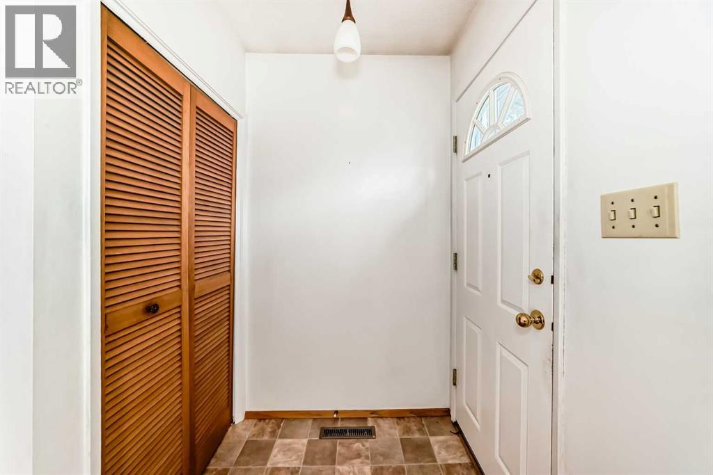 1106 Ninga Road Nw, Calgary, Alberta T2K 2P1 - Photo 5 - A2317242