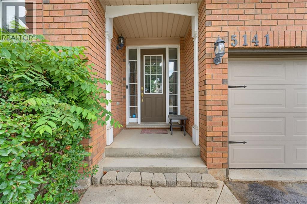 5141 Blue Spruce Avenue, Burlington, Ontario  L7L 6G7 - Photo 4 - 40850293