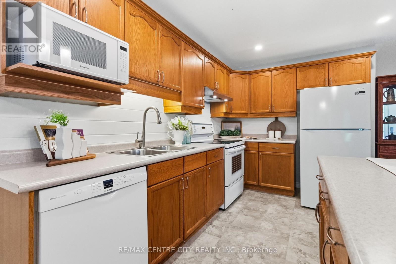 93 Mctaggart Court, London North, Ontario  N5X 3L9 - Photo 16 - X13685776