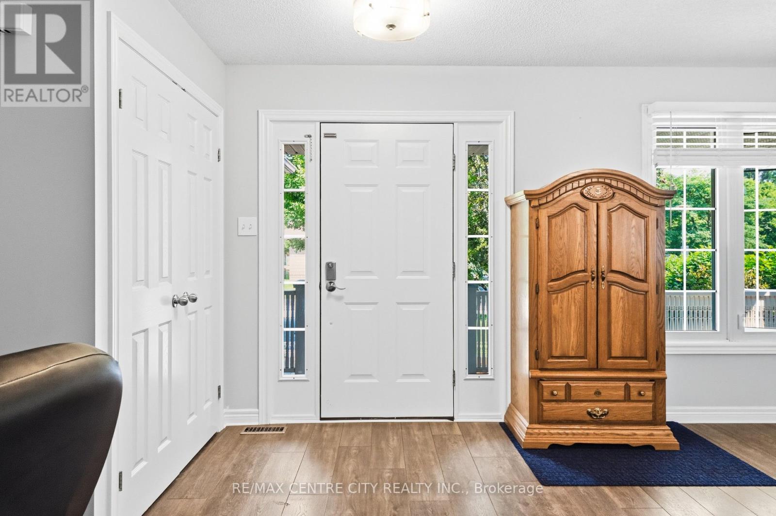 93 Mctaggart Court, London North, Ontario  N5X 3L9 - Photo 5 - X13685776