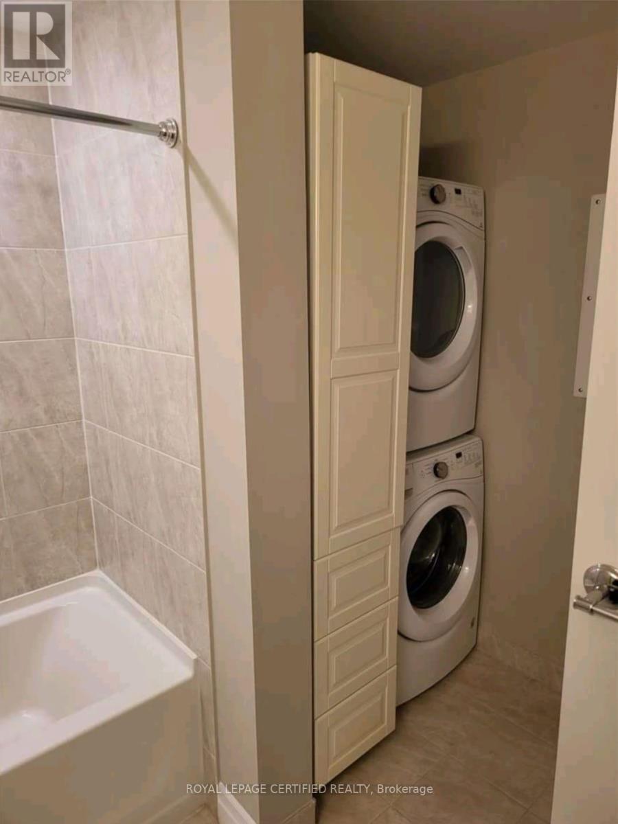 724 - 2490 Old Bronte Road, Oakville, Ontario  L6M 4J2 - Photo 3 - W13726128