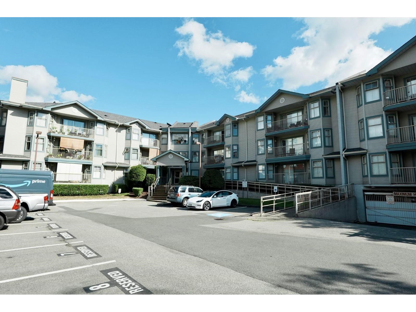 313 10756 N 138 Street, Surrey, British Columbia  V3T 4K5 - Photo 2 - R3158088