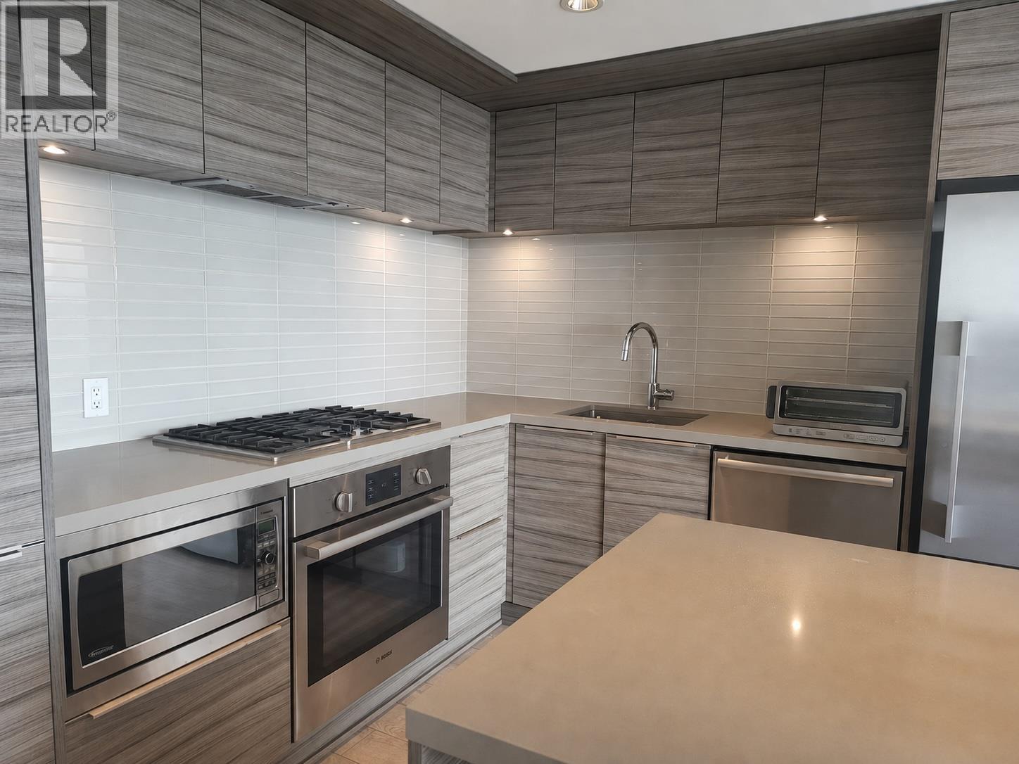 606 1550 Fern Street, North Vancouver, British Columbia  V7J 0A9 - Photo 5 - R3159850