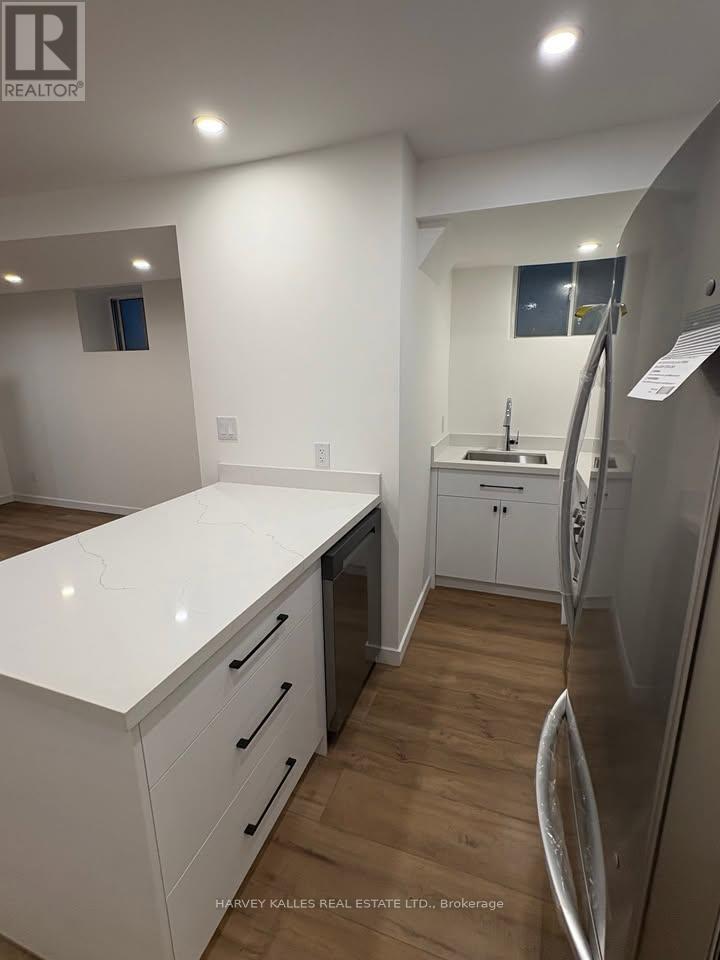 Lower - 557 Crawford Street, Toronto, Ontario  M6G 3J9 - Photo 3 - C13718488