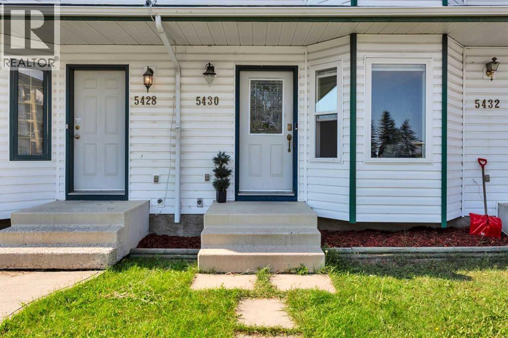 5430 45 Street, lacombe, Alberta