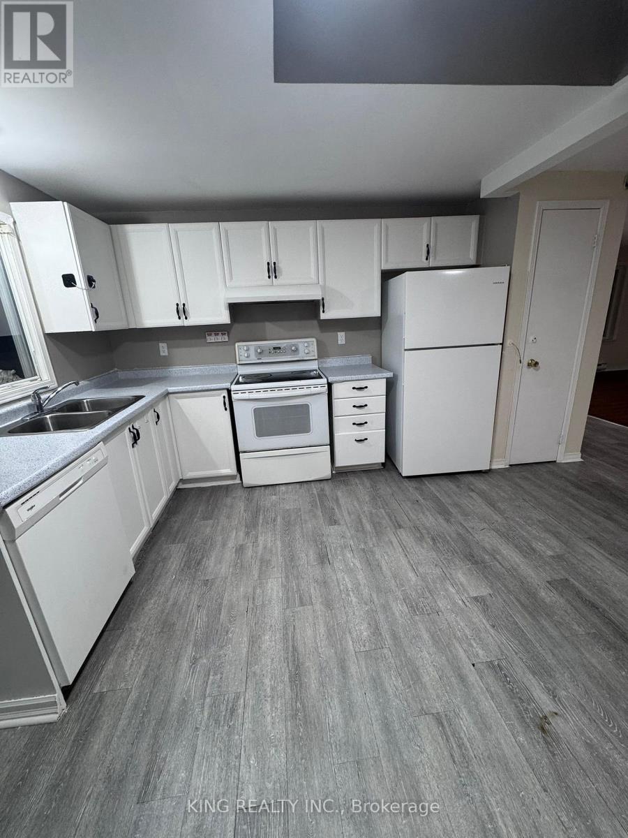 139 Hickling Trail, Barrie, Ontario L4M 5T7 - Photo 3 - S13726154